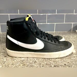 Nike Blazer ‘77 vintage mid black/white size 10